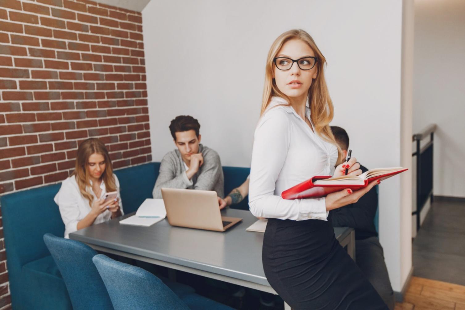 Студенти Pliptron під час інтерактивного заняття з португальської граматики